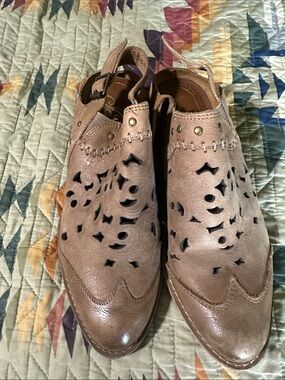 Naughty Monkey Leather Boho Laser Cut Mules Size 8 Ms Kali Sandal Clogs